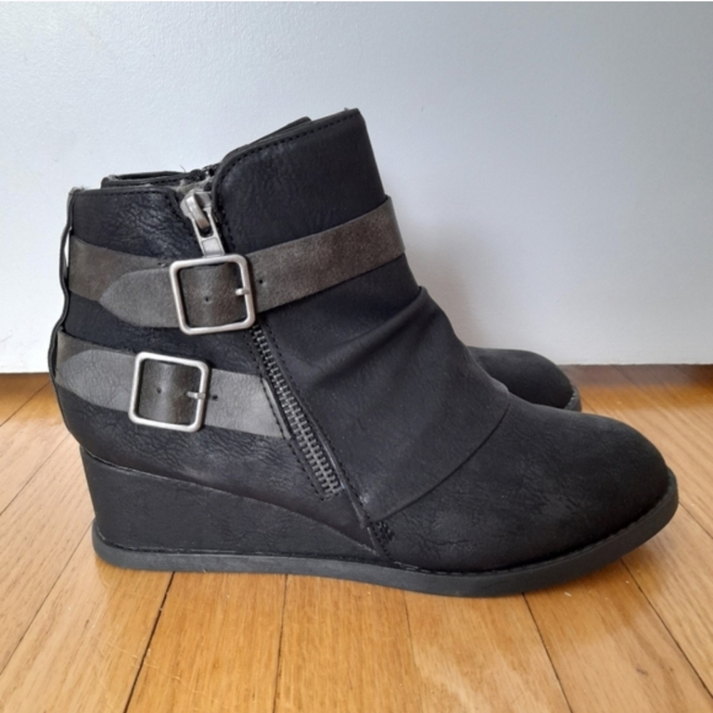 Jellypop Black and Gray Wedge Ankle Boots Size 7.5